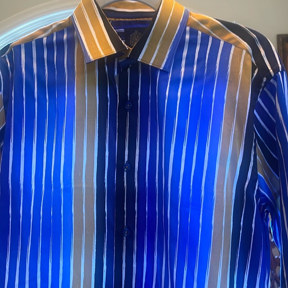 Men’s size medium Avenue 21 button-down long sleeve casual dress shirt.